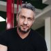 personal-fitness-trainer-writing-a-workout-on-gym-3GFV7BJ.jpg